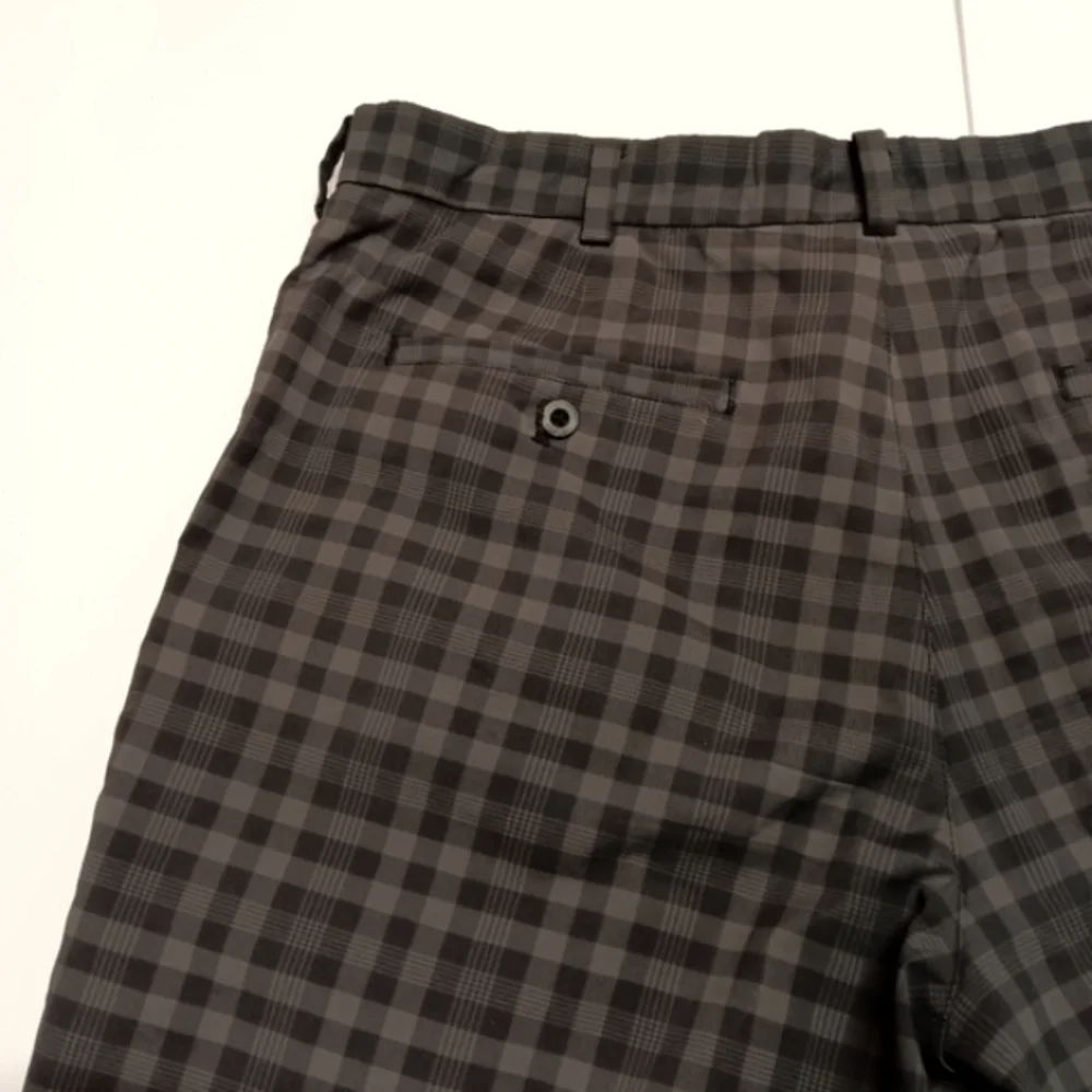 Nike Golf Men's Plaid/Check Shorts Black/Gray